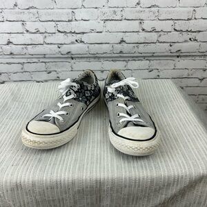 All Star Chuck Taylor low top converse gray kids shoes size 2